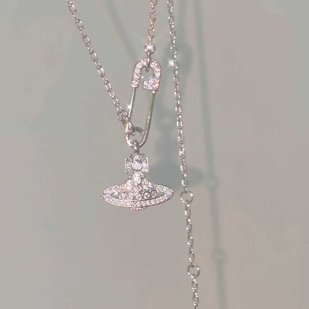 Western Empress Dowager Vivian Full Diamond Pins Saturn Level Great Flash High Edition Small Fragrance Necklace Chain
Western Empress Dowager Vivian Full Diamond Pins Saturn Level Great Flash High Edition Small Fragrance Necklace Chain