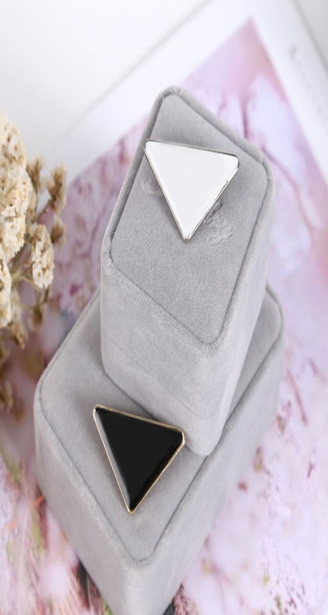 Metal Triangle Letter Brooch Women Girl Brooches Suit Lapel Pin White Black Fashion Jewelry Accessories5483798
Metal Triangle Letter Brooch Women Girl Brooches Suit Lapel Pin White Black Fashion Jewelry Accessories5483798