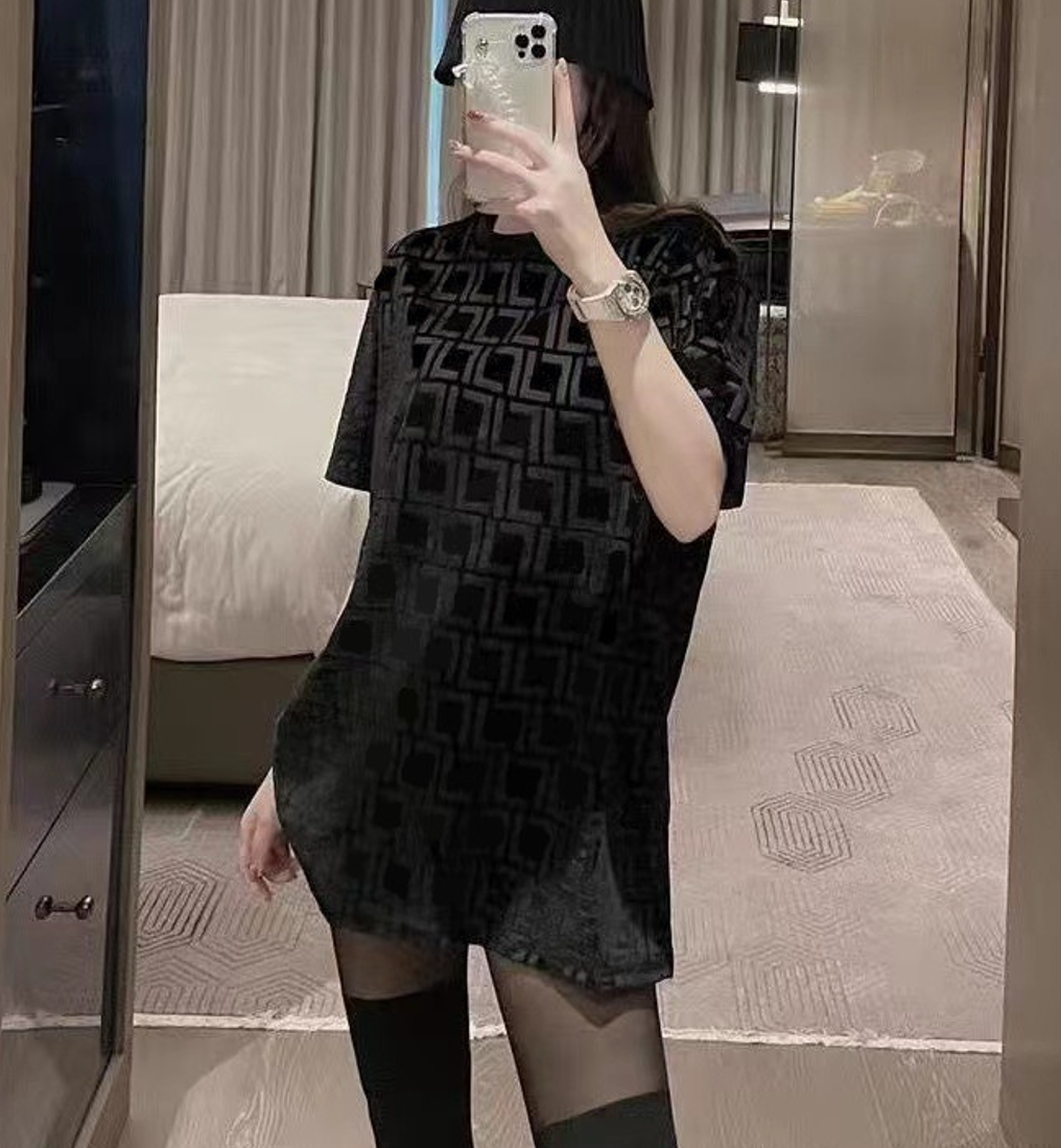 Designer Women' T-Shirt Full letter F Logo Short sleeve Tees Fashion Medium Length Loose Crewneck Solid Color Top T-shirt, Black
Designer Women' T-Shirt Full letter F Logo Short sleeve Tees Fashion Medium Length Loose Crewneck Solid Color Top T-shirt, Black