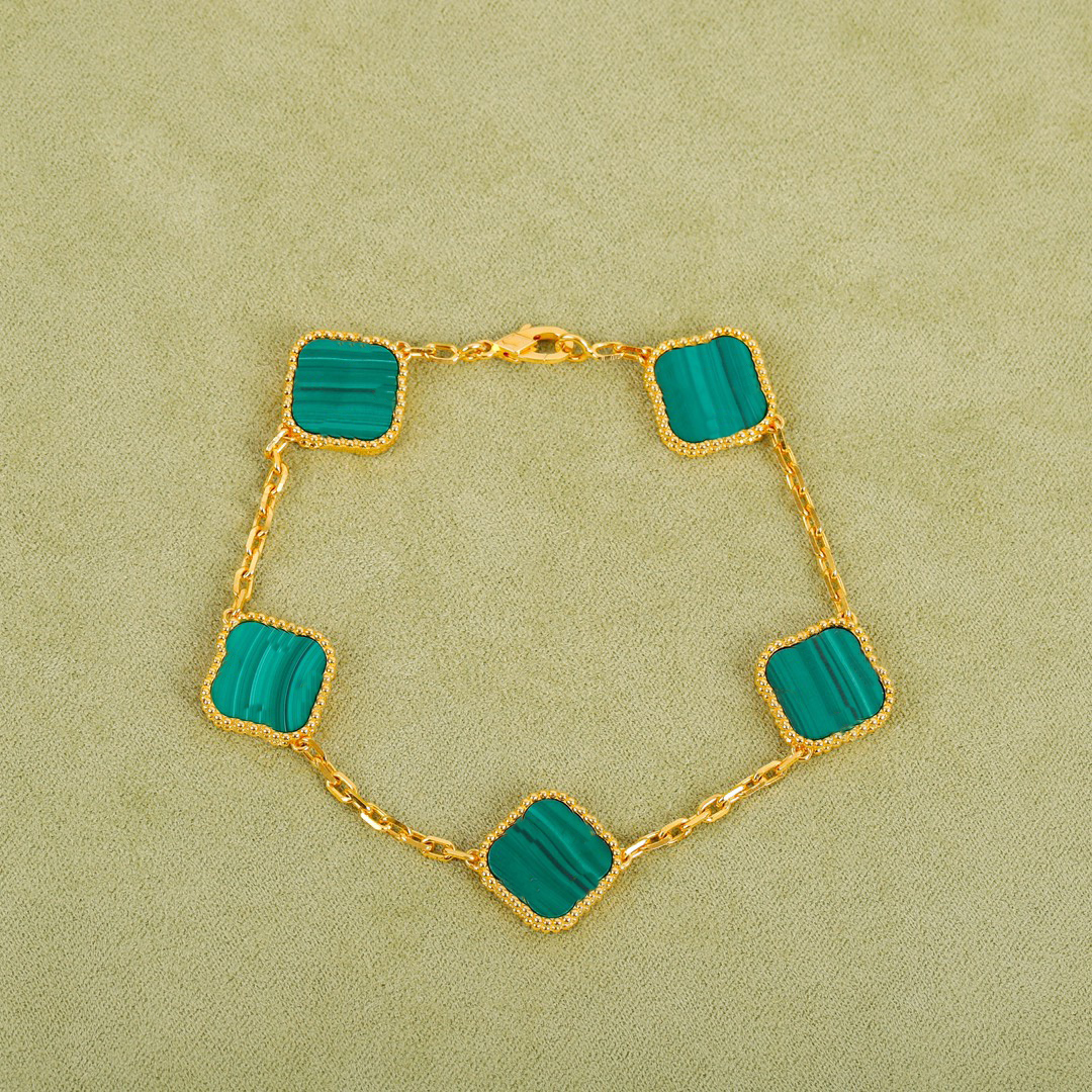 Woman Charm Bracelets Four Leaf Clover Designer Van Fashion Luxury Jewelry Women Bracelets 45612123
Woman Charm Bracelets Four Leaf Clover Designer Van Fashion Luxury Jewelry Women Bracelets 45612123