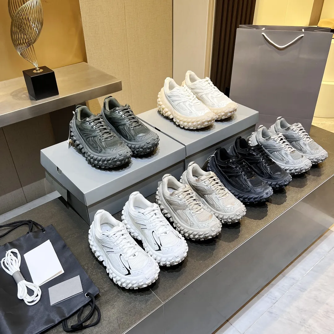 Balencigas Balencaigaity Designer the Hacker Project Casual Shoes Men Women Platform Defender Sneakers Beige Black Tire Shoes s Ftc, Color#5
Balencigas Balencaigaity Designer the Hacker Project Casual Shoes Men Women Platform Defender Sneakers Beige Black Tire Shoes s Ftc, Color#5