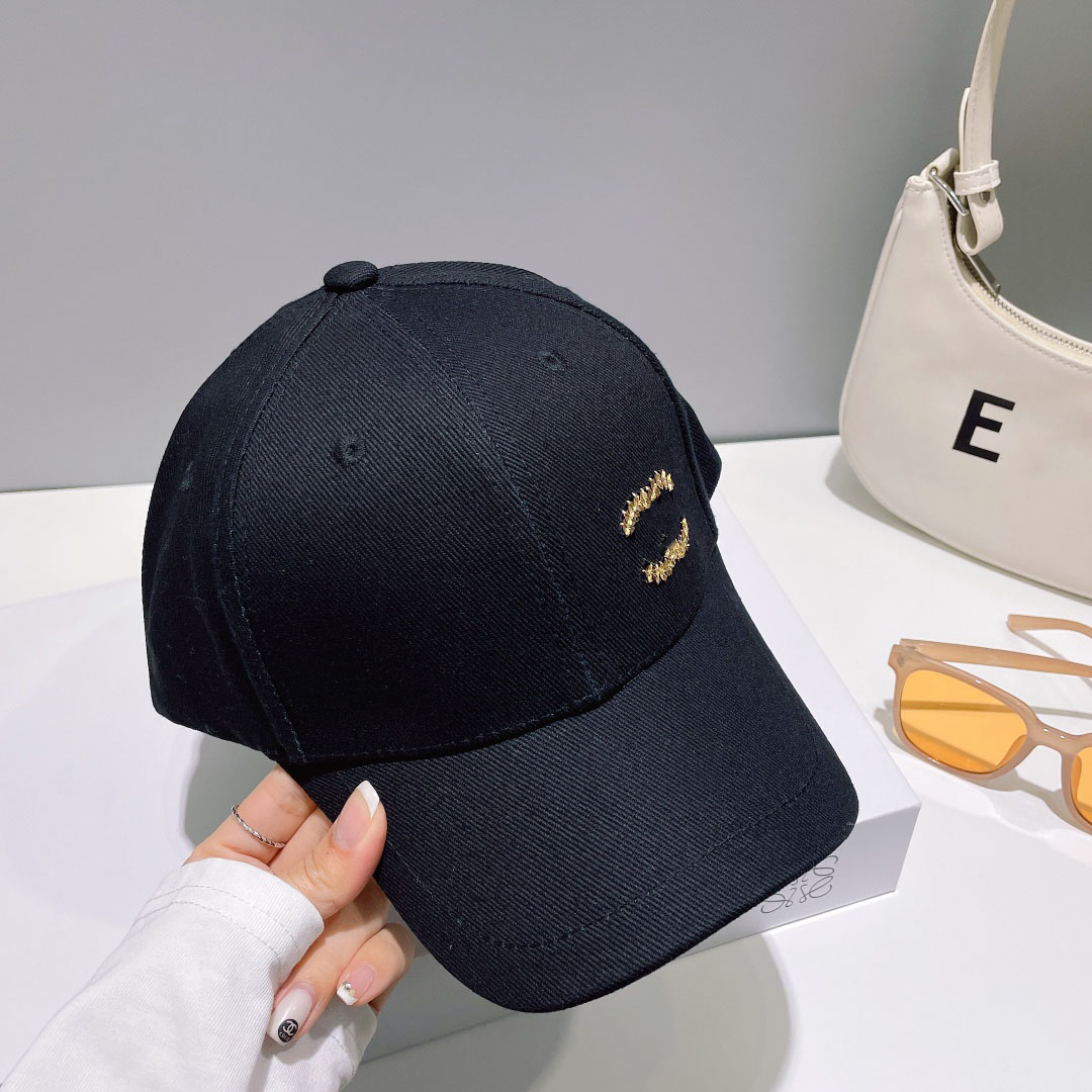 Luxury designer hat classic male and female models solid color baseball cap sunshade casual duck tongue cap simple and versatile sports, As pics
Luxury designer hat classic male and female models solid color baseball cap sunshade casual duck tongue cap simple and versatile sports, As pics