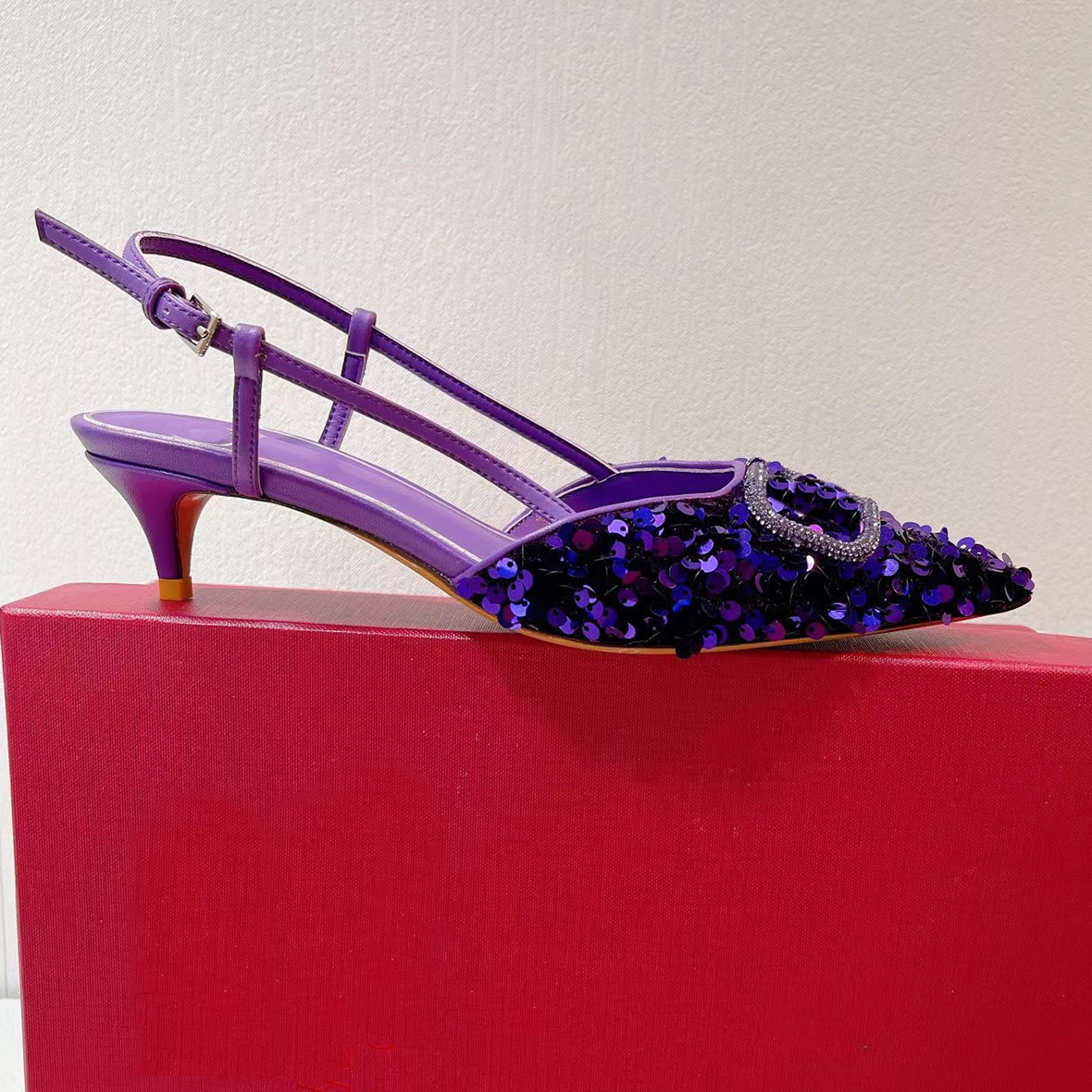Designer Dress Shoes Pointed Women Sandals Wrapped Toe Fashion Banquet Shoe 4CM Tapered Heel Sequins Ankle Strap Buckle Classic High Heel Wedding Shoes
Designer Dress Shoes Pointed Women Sandals Wrapped Toe Fashion Banquet Shoe 4CM Tapered Heel Sequins Ankle Strap Buckle Classic High Heel Wedding Shoes