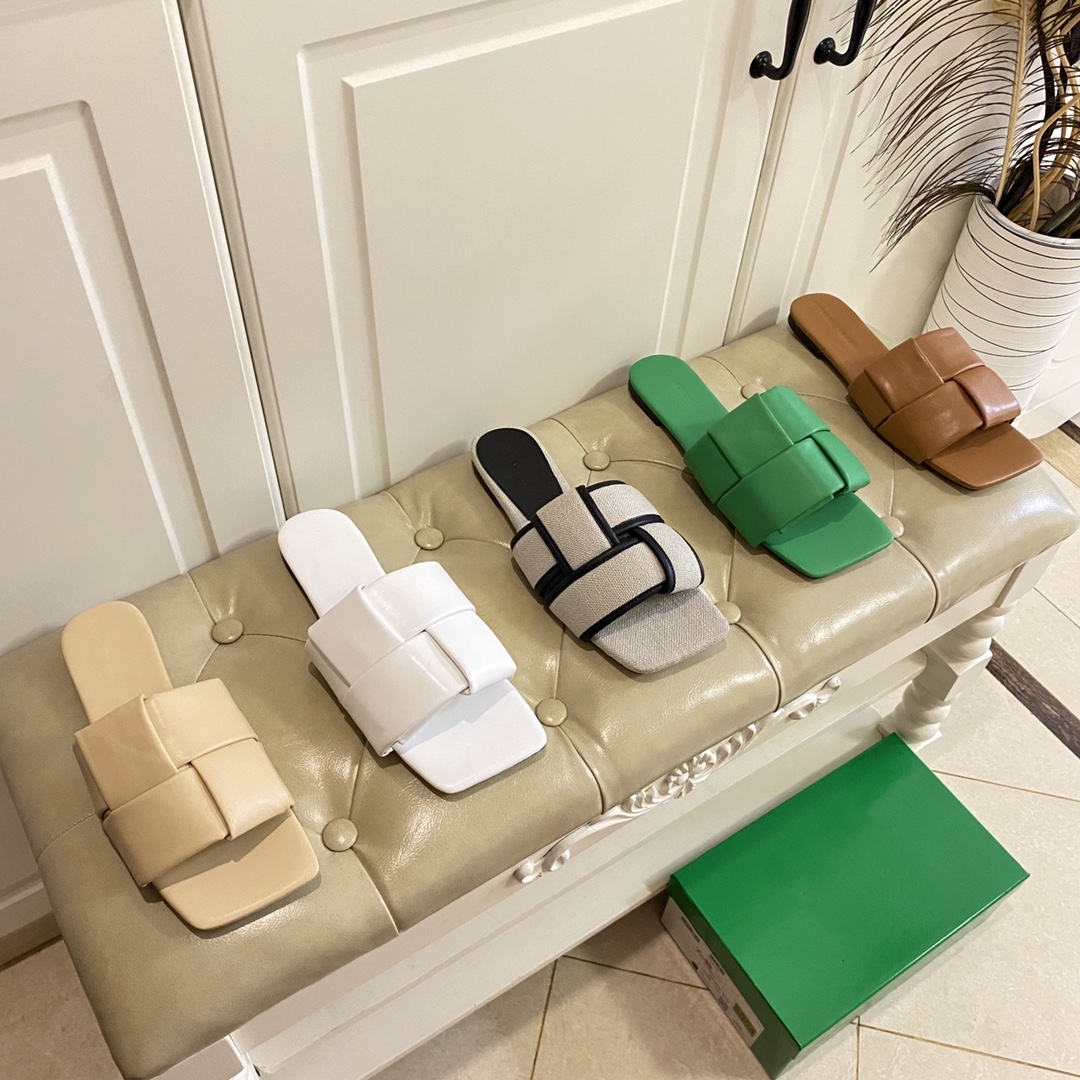 2023 Luxury sandal women's sandal cross leather flat mid high heel sandal summer beach wedding shoes size 35-42 with box
2023 Luxury sandal women's sandal cross leather flat mid high heel sandal summer beach wedding shoes size 35-42 with box