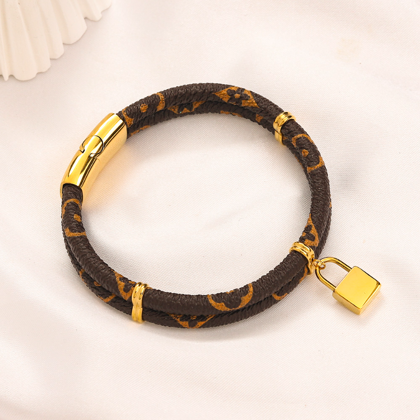 Designer Gold Curb Bracelets Women Lock Pendant Bracelet Brand Letter Leather Bracelet Vintage Design Jewelry Bracelet Gift Stainless Steel Bracelet With Box
Designer Gold Curb Bracelets Women Lock Pendant Bracelet Brand Letter Leather Bracelet Vintage Design Jewelry Bracelet Gift Stainless Steel Bracelet With Box