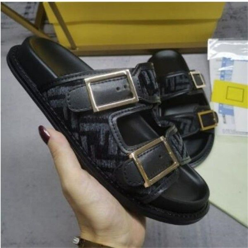 Slippers black Summer Color Paris Luxury Designer flat sandals men women Sandals Beach Slide Slippers Ladies Flip Flops Loafers Sky 35-45 box Comfortable to wear
Slippers black Summer Color Paris Luxury Designer flat sandals men women Sandals Beach Slide Slippers Ladies Flip Flops Loafers Sky 35-45 box Comfortable to wear