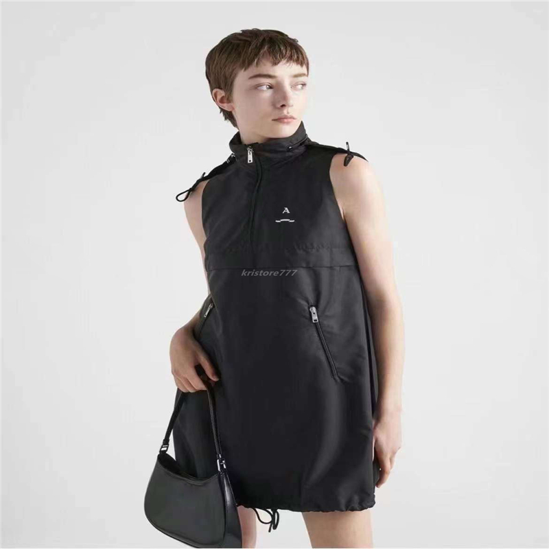 23SS Women Designer Dress Hooded Shirts Dresses With Letters Pattern Girls Milan Runway Nylon Jersey Tank Top A-line Mini Sleeveless Dress High End Designer Clothing, Black
23SS Women Designer Dress Hooded Shirts Dresses With Letters Pattern Girls Milan Runway Nylon Jersey Tank Top A-line Mini Sleeveless Dress High End Designer Clothing, Black