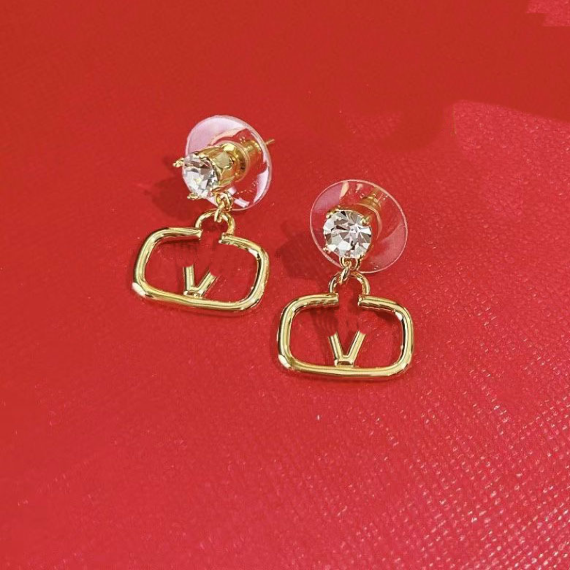 Womens Brand Stud Earring Copper Charm Design Jewelry Earrings 18 Gold-plated GirlsLove Pearl Earrings Luxury European Brand Accessories Fashion Couple Family
Womens Brand Stud Earring Copper Charm Design Jewelry Earrings 18 Gold-plated GirlsLove Pearl Earrings Luxury European Brand Accessories Fashion Couple Family