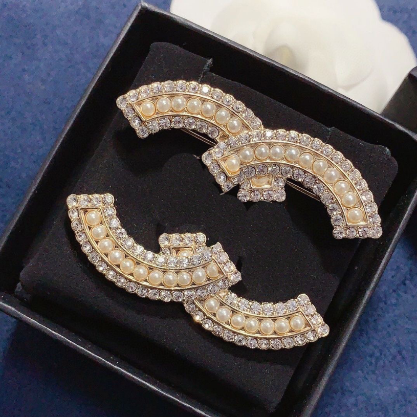 18k Gold Brooches Designer Jewelry Diamond Brooch Luxury Brand logo Romantic Couple Versatile Brooches Wedding Party Accessories Jewelry With Gift Box
18k Gold Brooches Designer Jewelry Diamond Brooch Luxury Brand logo Romantic Couple Versatile Brooches Wedding Party Accessories Jewelry With Gift Box