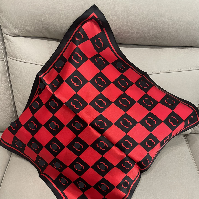 Vintage Scarf Womens Scarf Designer Scarf Printed Letter Wrap Square Scarf French Love Leather Nail Design Hair Band Gift For Women 50X50cm
Vintage Scarf Womens Scarf Designer Scarf Printed Letter Wrap Square Scarf French Love Leather Nail Design Hair Band Gift For Women 50X50cm
