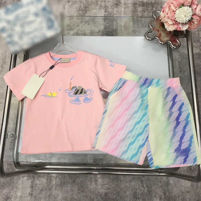 23ss kid sets t shirt shorts suit kids designer clothes Round neck Pure cotton printing t-shirts Gradient rainbow color embroidery beach pants suits kids clothes a1
23ss kid sets t shirt shorts suit kids designer clothes Round neck Pure cotton printing t-shirts Gradient rainbow color embroidery beach pants suits kids clothes a1