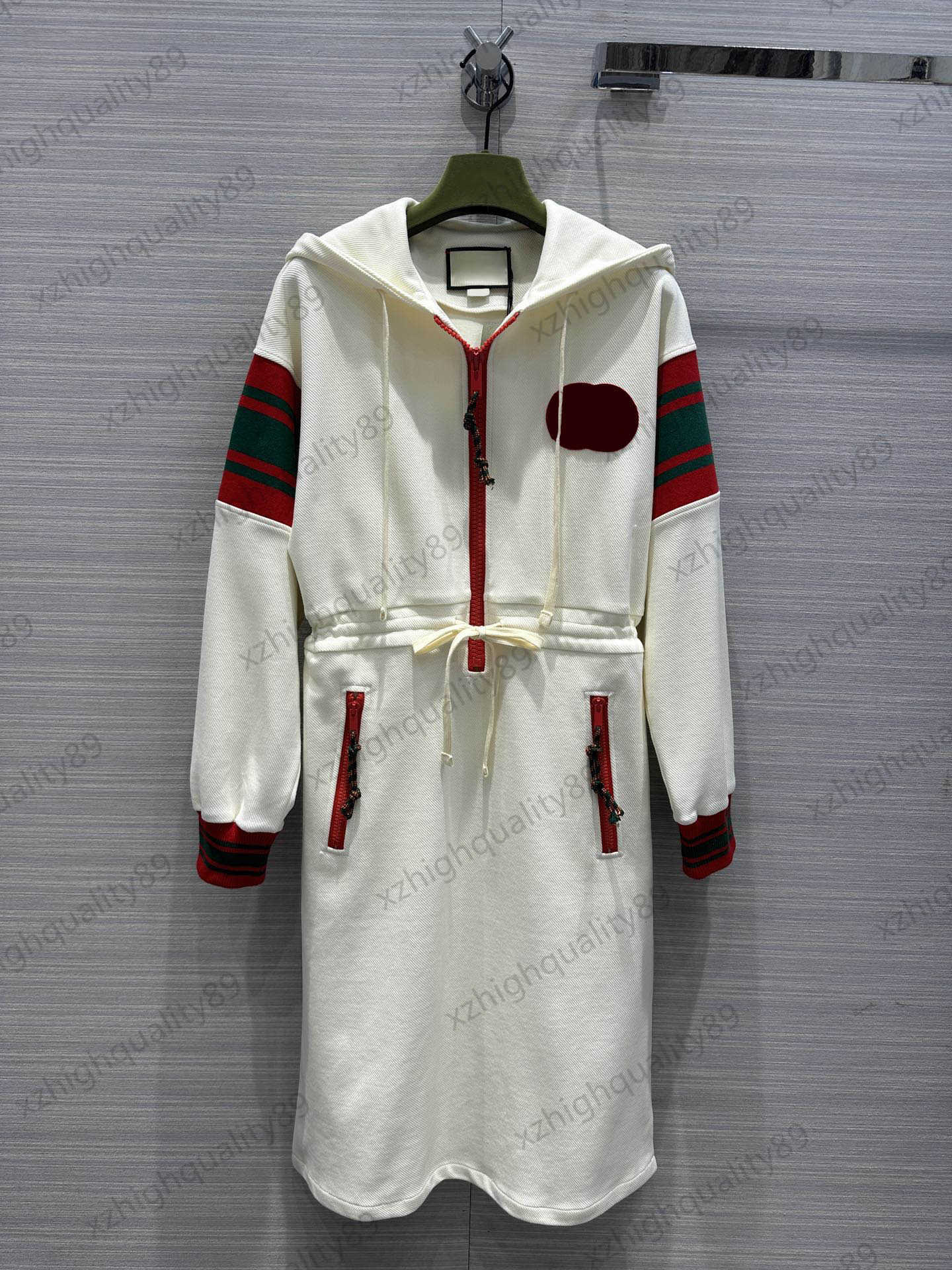 Hooded Dresses Patchwork Color Striped Decoration Long Sleeve Half Zipper Open Casual Dress Chest Logo Waist Drawstring Hemline Slit Design Slim Maxiskit
Hooded Dresses Patchwork Color Striped Decoration Long Sleeve Half Zipper Open Casual Dress Chest Logo Waist Drawstring Hemline Slit Design Slim Maxiskit