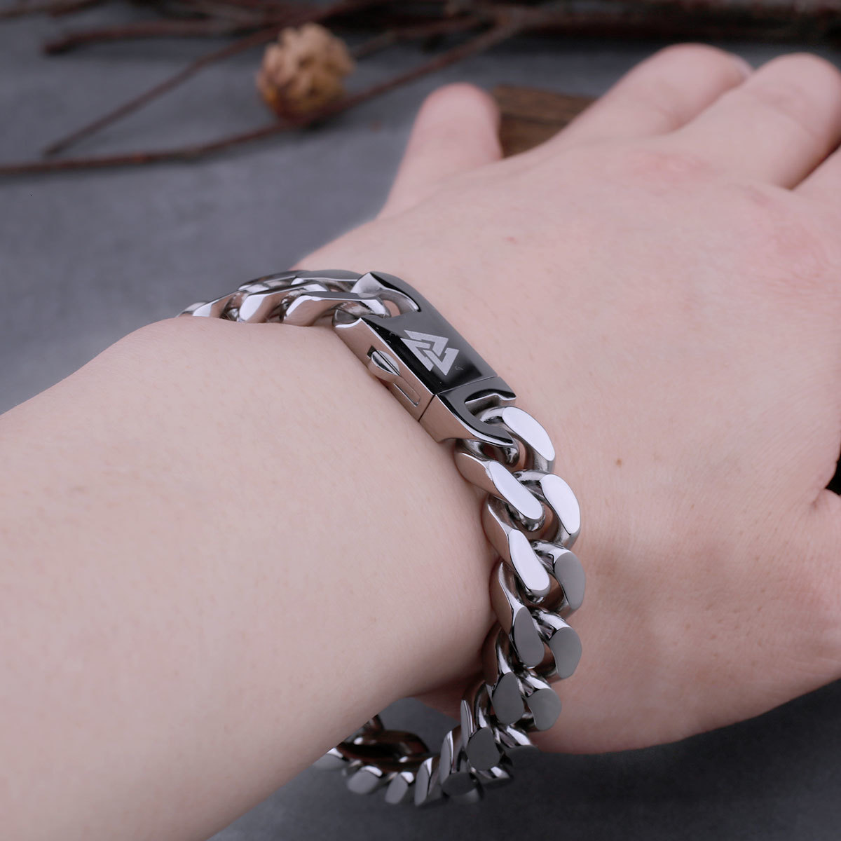 Charm Bracelets Viking Cast Cuban Chain Men's Bracelet Stainless Steel Fine Polished Chain Four Sides Cut Boyfriend Gift Wholesale 230325
