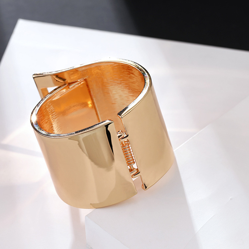 Bangle Selling Bracelet for Women Wholesale Fashion Belt Buckle Head Shape Punk Smooth Exaggerate Wide Bracelet 230325