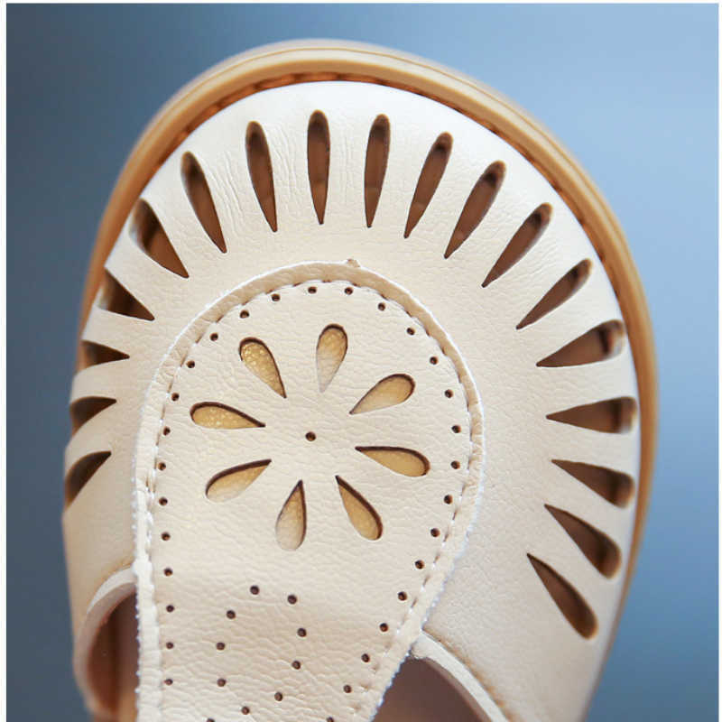 Sandals Girls New Sandals Children's Hollow Soft Sole Shoes Carved Fashion Princess Shoes Beach Shoes Hot Cut-outs Princess W0327