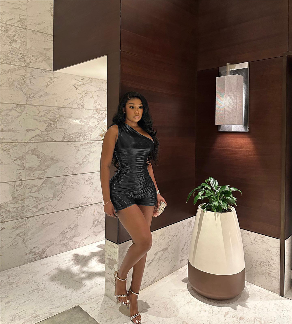 2023 Designer Summer Rompers Women Sleeveless Inclined Shoulder Jumpsuits Fashion Solid Bright One Shoulder Playsuits One Piece Overalls Wholesale Clo