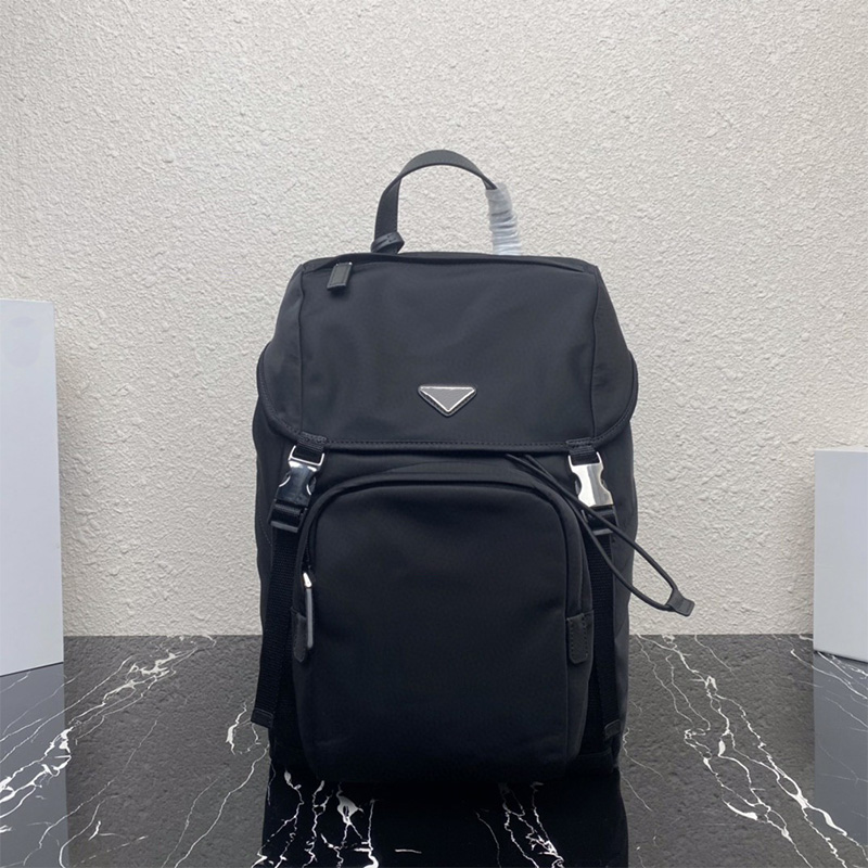 Designer backpack mans bag parachute backpack Large Capacity Pocket Buckle Shoulder Bag Unisex fashion portable bag 2VZ135, Black
Designer backpack mans bag parachute backpack Large Capacity Pocket Buckle Shoulder Bag Unisex fashion portable bag 2VZ135, Black