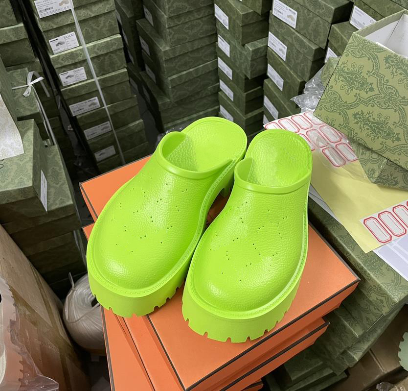 Designer slippers womens slides pantoufle thick bottom letter shoes Ladies flip flops sandals luxury beach slipper
Designer slippers womens slides pantoufle thick bottom letter shoes Ladies flip flops sandals luxury beach slipper