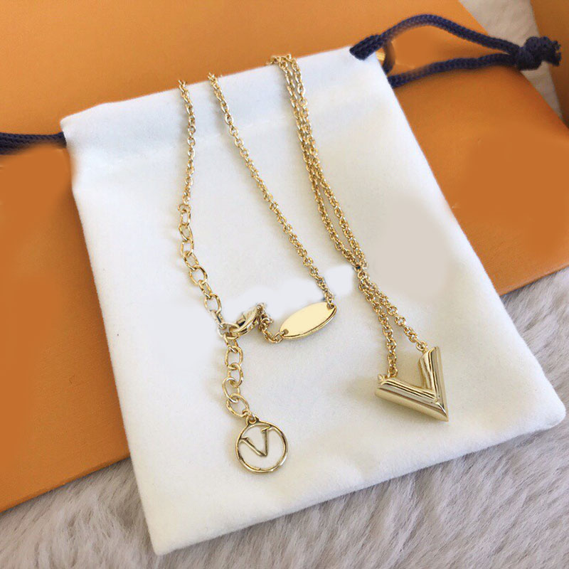 Fashion Women Designer Necklace Pendant V Letter Necklaces For Men Luxurys Designers Womens Link Luxury Jewelry Gold Necklace With Box
Fashion Women Designer Necklace Pendant V Letter Necklaces For Men Luxurys Designers Womens Link Luxury Jewelry Gold Necklace With Box