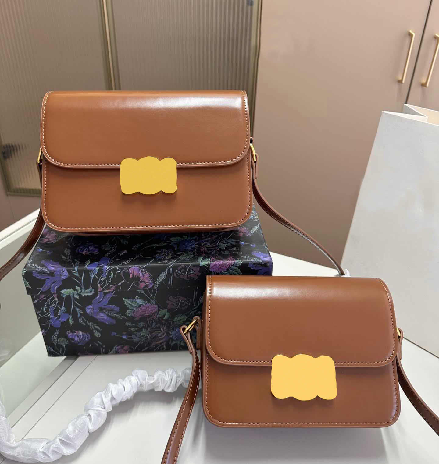 Luxury crossbody bag shoulder bags handbag fashion style Super-migration material nice styles designed for young girls with box, Red
Luxury crossbody bag shoulder bags handbag fashion style Super-migration material nice styles designed for young girls with box, Red