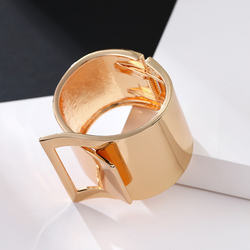 Bangle Selling Bracelet for Women Wholesale Fashion Belt Buckle Head Shape Punk Smooth Exaggerate Wide Bracelet 230325