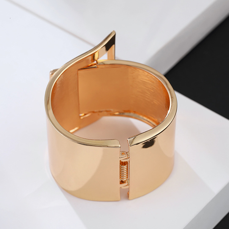 Bangle Selling Bracelet for Women Wholesale Fashion Belt Buckle Head Shape Punk Smooth Exaggerate Wide Bracelet 230325