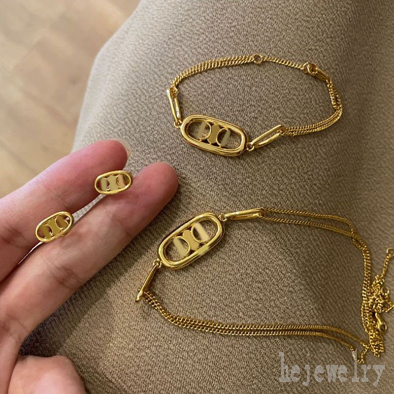 Pendant luxury bracelet men charm brass plated gold chain stud letters accessories designer hypoallergenic earrings for girls sensitive jewelry woman ZB049 F23
Pendant luxury bracelet men charm brass plated gold chain stud letters accessories designer hypoallergenic earrings for girls sensitive jewelry woman ZB049 F23