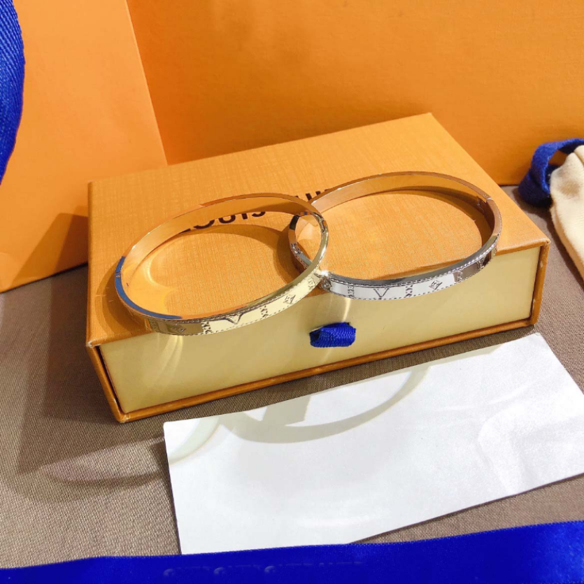 Designer Luxury 2023 Gold Bangle Pendant Bracelet Never Fade Designer Women Bangle Luxury Designer Jewelry Electrolytic Rose Gold Stainless steel Lovers Gift
Designer Luxury 2023 Gold Bangle Pendant Bracelet Never Fade Designer Women Bangle Luxury Designer Jewelry Electrolytic Rose Gold Stainless steel Lovers Gift