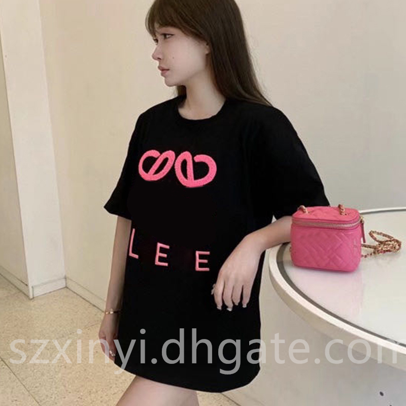 Fashion Embroidery Women' T-Shirt with Logo Letter Round Neck Short Sleeve Black and White SML
Fashion Embroidery Women' T-Shirt with Logo Letter Round Neck Short Sleeve Black and White SML