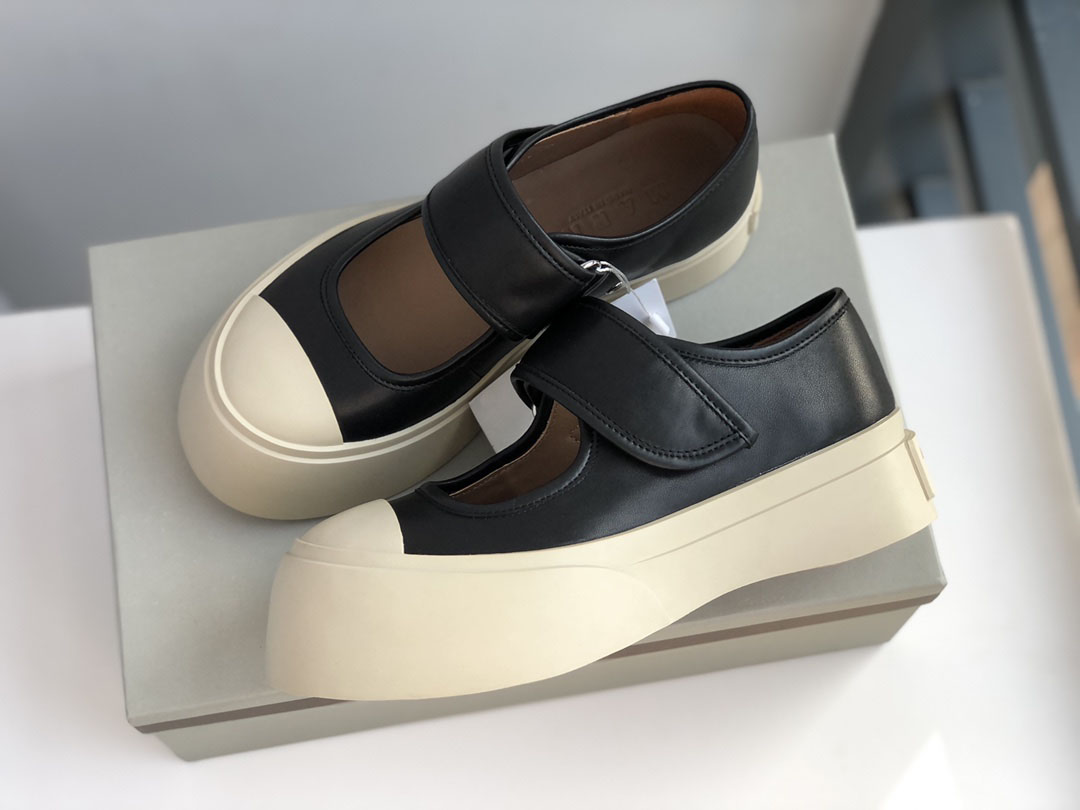 Women Shoes Black Nappa Leather Mary Jane Sneakers Mona Pablo Maryjane Strap Chunky Platform Sole Low-top Round Rubber Cap Toe Black White 35-40 Perfect Rare Fashion
Women Shoes Black Nappa Leather Mary Jane Sneakers Mona Pablo Maryjane Strap Chunky Platform Sole Low-top Round Rubber Cap Toe Black White 35-40 Perfect Rare Fashion