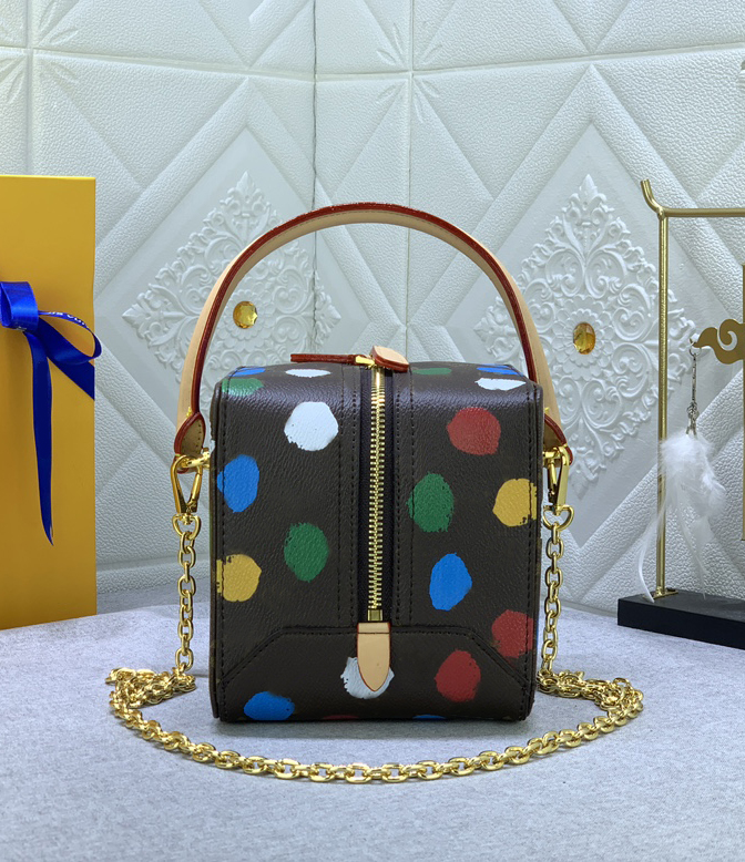 Fashion designer totes luxury dice handbags womens YK Square shoulder bags Top-quality leather shopping bag flower letters ladies original Dot crossbody purses, 43589#monograms
Fashion designer totes luxury dice handbags womens YK Square shoulder bags Top-quality leather shopping bag flower letters ladies original Dot crossbody purses, 43589#monograms