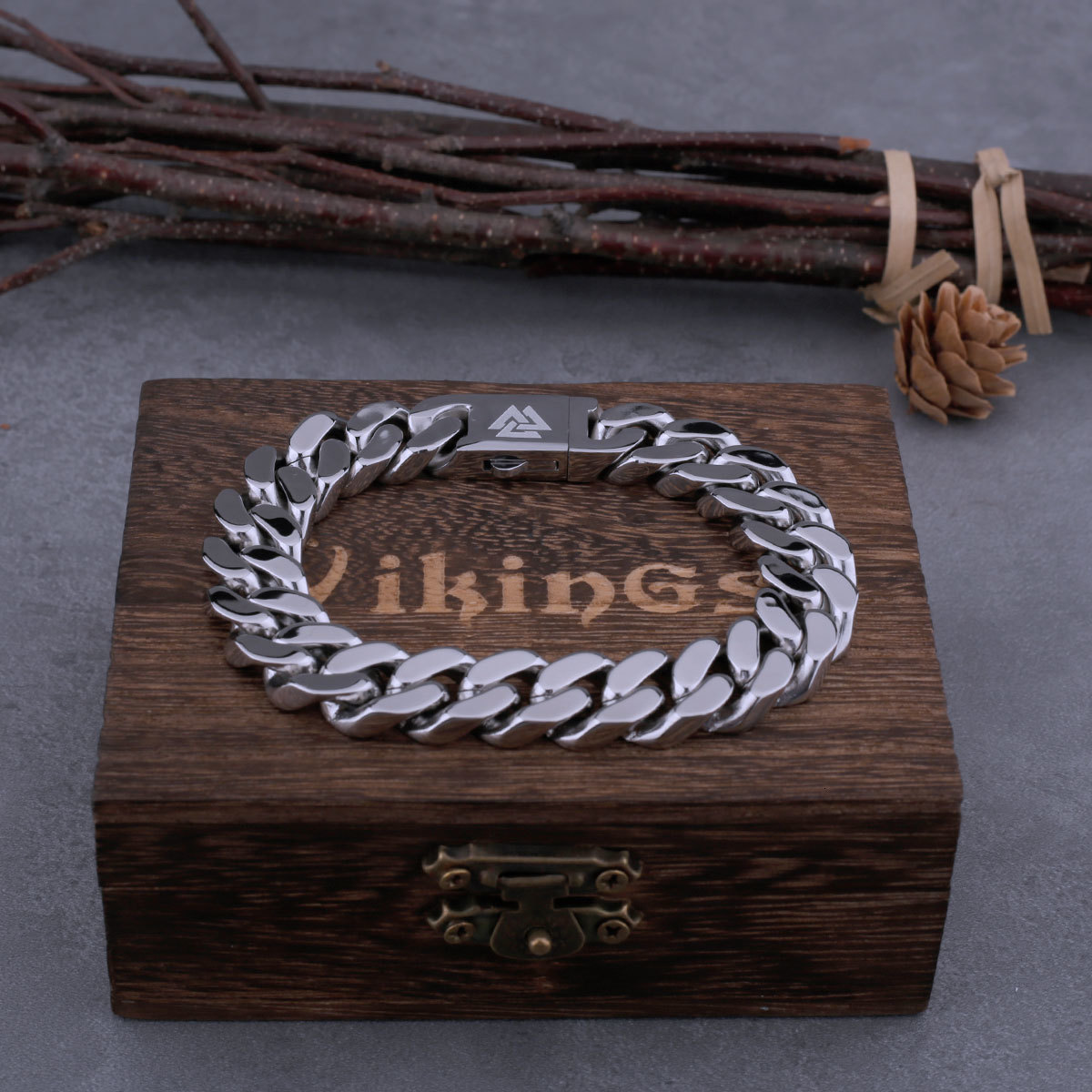 Charm Bracelets Viking Cast Cuban Chain Men's Bracelet Stainless Steel Fine Polished Chain Four Sides Cut Boyfriend Gift Wholesale 230325