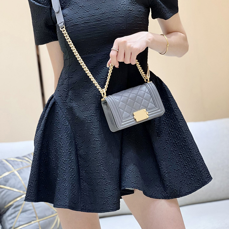 Luxurys Handbag Designer Shoulder Bag Cowhide Chain Bag 15CM High Imitation Flap Bags With Box ZC007
Luxurys Handbag Designer Shoulder Bag Cowhide Chain Bag 15CM High Imitation Flap Bags With Box ZC007