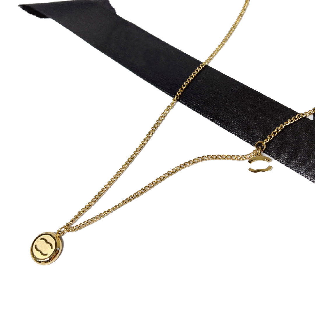 Luxury Brand Pendant Designers Necklaces Women Fashion Gold Plated Necklace Designer Jewelry Long Chains Design Gift forSelected Quality Christmas Day
Luxury Brand Pendant Designers Necklaces Women Fashion Gold Plated Necklace Designer Jewelry Long Chains Design Gift forSelected Quality Christmas Day