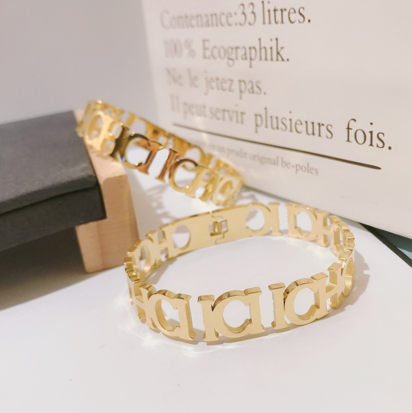 Womens Gold Plated Bangle Bracelet Stainless Steel Monogram Nail Bracelets Brand Logo Love Bracelet With Box Simple Design Jewelry Springtime Couple Gift Bangle
Womens Gold Plated Bangle Bracelet Stainless Steel Monogram Nail Bracelets Brand Logo Love Bracelet With Box Simple Design Jewelry Springtime Couple Gift Bangle