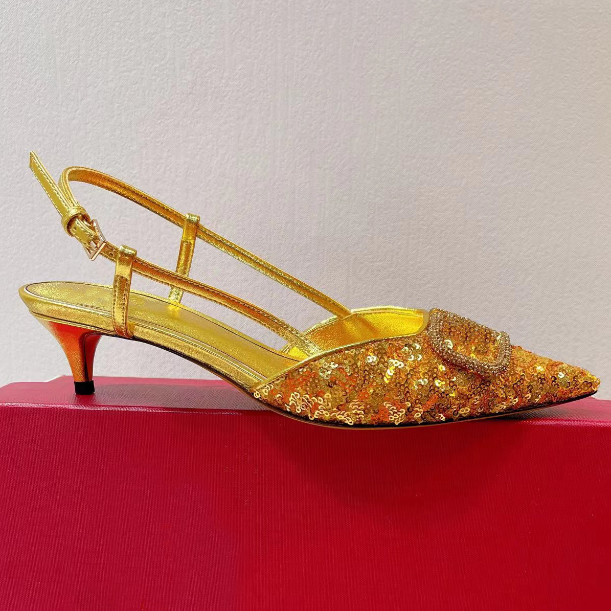 Designer Dress Shoes Back Empty Pointed Toe Wrap Toe Sandals Women 4CM Cat Heel Sequins Ankle Strap High Heels Fashion Party Wedding Shoes
Designer Dress Shoes Back Empty Pointed Toe Wrap Toe Sandals Women 4CM Cat Heel Sequins Ankle Strap High Heels Fashion Party Wedding Shoes