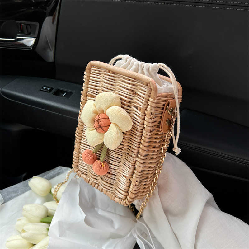 Beach Bags Summer Woven 2023 Sen Girls Fashion Splice Small Flower Westernized Ins One Shoulder Chain 230327