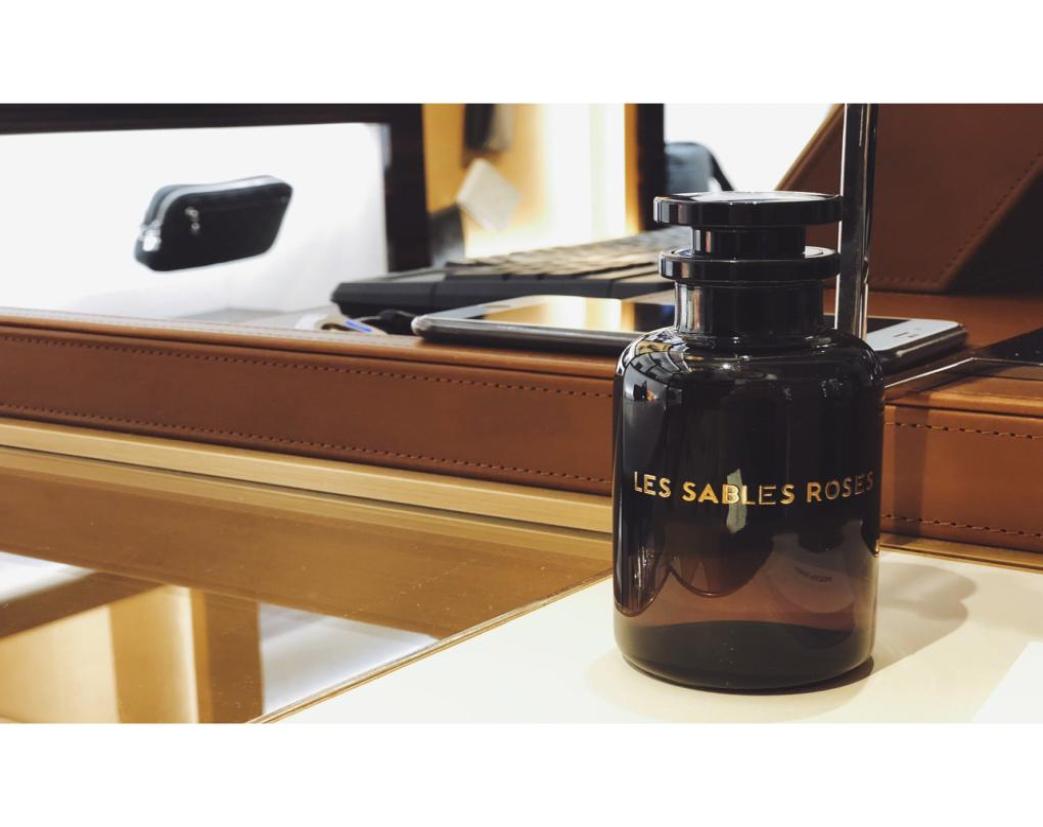 Famous brand Les sables roses Perfume for Women Eau de Parfum 100ml Classic Lady Fragrance Spray Long Lasting good Smel High Versi2615131
Famous brand Les sables roses Perfume for Women Eau de Parfum 100ml Classic Lady Fragrance Spray Long Lasting good Smel High Versi2615131