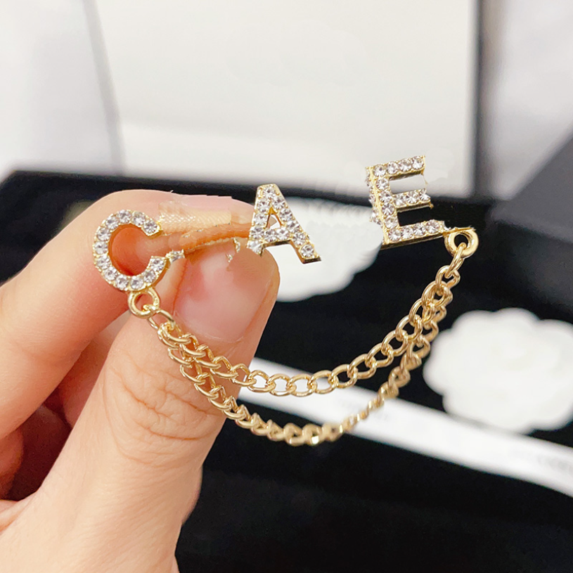 Korean Gold Brooches Fashion Brand Designer Brooches Luxury Jewelry Monogram Brooch Springtime Gift Lapel Pins Wedding Party Clothes Bag ornament With Box
Korean Gold Brooches Fashion Brand Designer Brooches Luxury Jewelry Monogram Brooch Springtime Gift Lapel Pins Wedding Party Clothes Bag ornament With Box