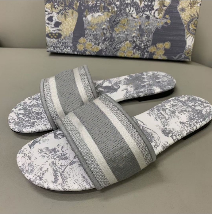 Trendy Slippers Womens designer Sandals Paris Embroidered Dazzle Summer Beach flower animals pattern Casual Flat Sliders ladies flip flops Embroider letters, Colour 15
Trendy Slippers Womens designer Sandals Paris Embroidered Dazzle Summer Beach flower animals pattern Casual Flat Sliders ladies flip flops Embroider letters, Colour 15