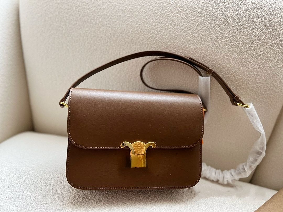 Famous new 2023 Designer bags 8A quality lady bag fashion Handbag triomphe delicate cowhide Shoulder Bag high sense Messenger Envelope cross body hobos package
Famous new 2023 Designer bags 8A quality lady bag fashion Handbag triomphe delicate cowhide Shoulder Bag high sense Messenger Envelope cross body hobos package
