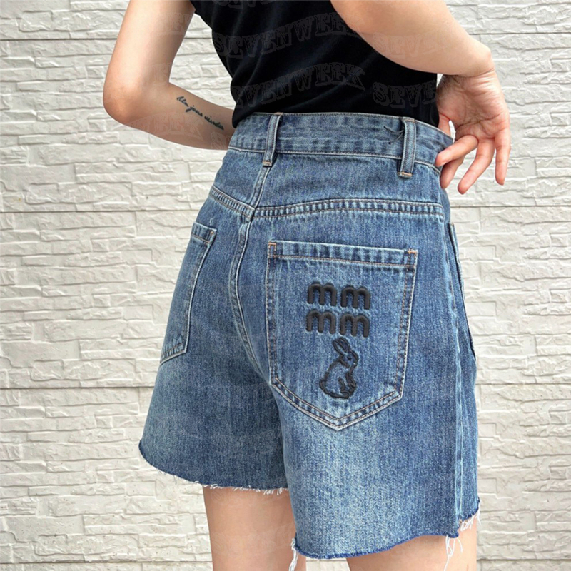 Women Designer Jeans Denim Shorts Embroidered Letters Pants High Grade Womens Trousers Streetwear
Women Designer Jeans Denim Shorts Embroidered Letters Pants High Grade Womens Trousers Streetwear