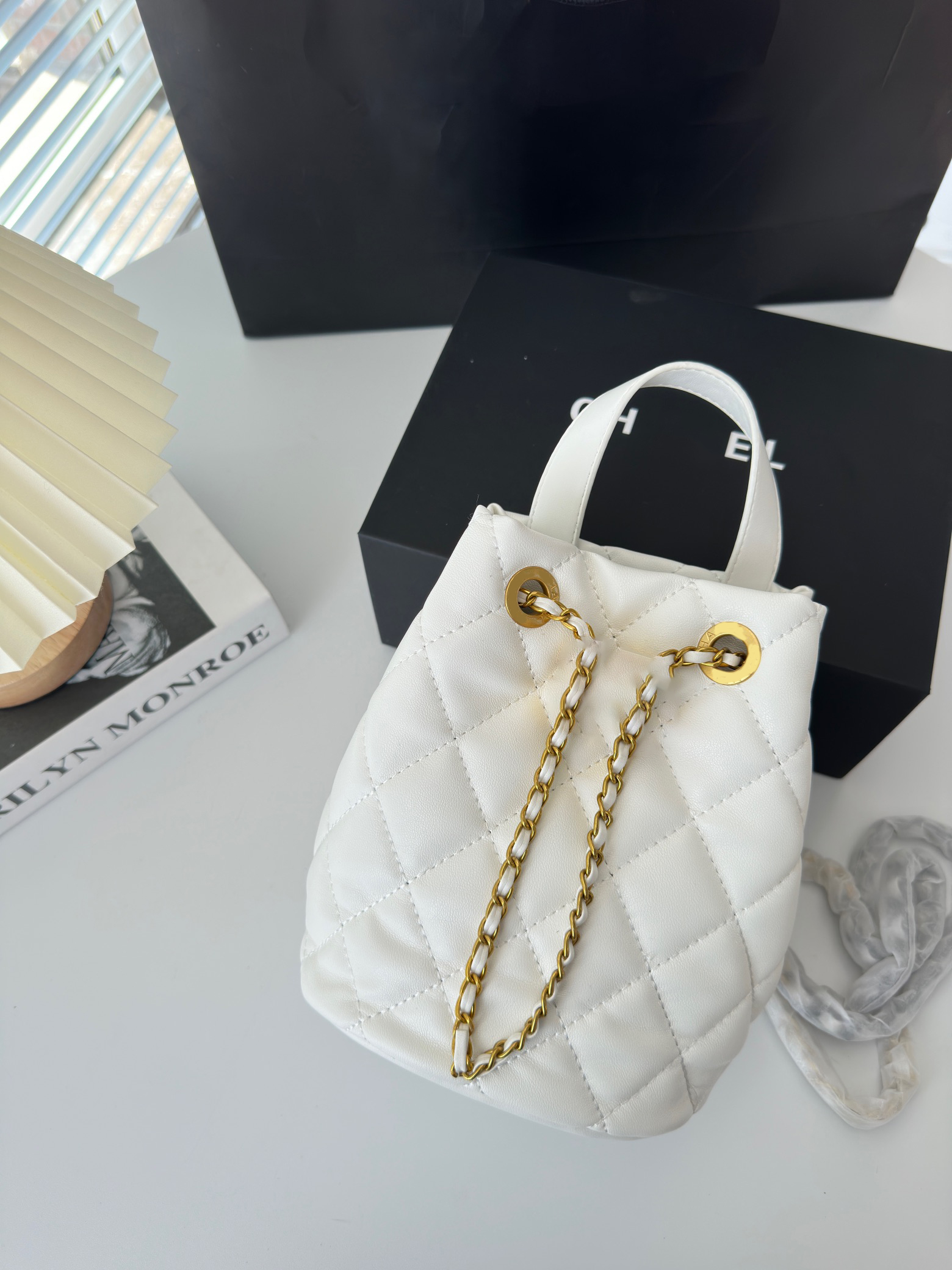 2023 Designer mini backpack bucklet bag CC bag Classic Style Fashion bags womens Shoulder Lady Totes handbags Speedy With Shoulder, White
2023 Designer mini backpack bucklet bag CC bag Classic Style Fashion bags womens Shoulder Lady Totes handbags Speedy With Shoulder, White