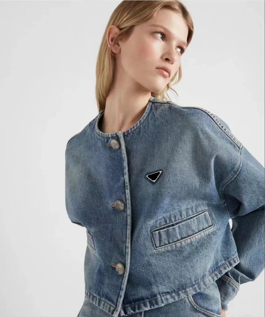 Designer Women Jackets Windbreaker Denim Coat Womens Button Letters Spring Autumn for Lady Outfit Woman JacketSlim Classcia, Blue
Designer Women Jackets Windbreaker Denim Coat Womens Button Letters Spring Autumn for Lady Outfit Woman JacketSlim Classcia, Blue