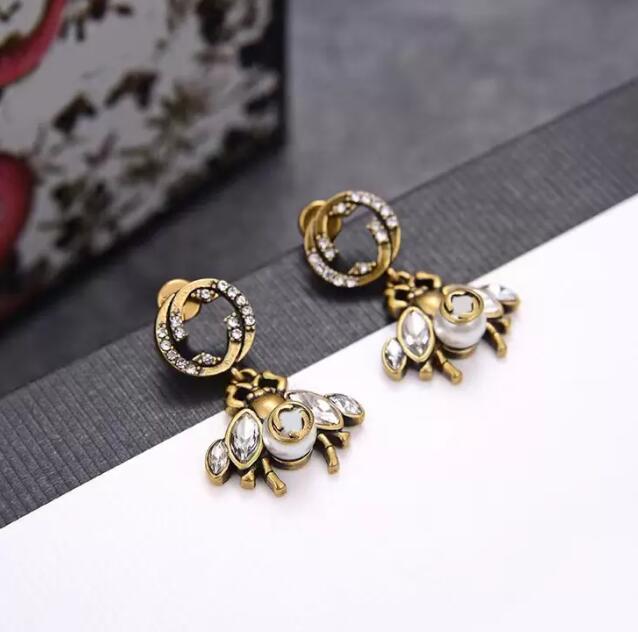 Luxury Designer Fashion Charm Earrings Ladies Bee Pendant Earrings for women party lovers gift engagement jewelry
Luxury Designer Fashion Charm Earrings Ladies Bee Pendant Earrings for women party lovers gift engagement jewelry