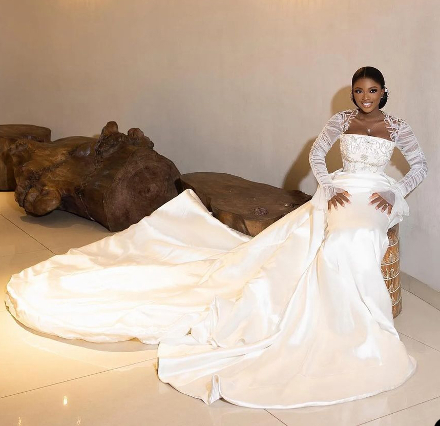 Plus Size Mermaid Wedding Dresses Crystal Beading Long Sleeve Satin Bride Dress With Detachable Tain Bridal Gowns