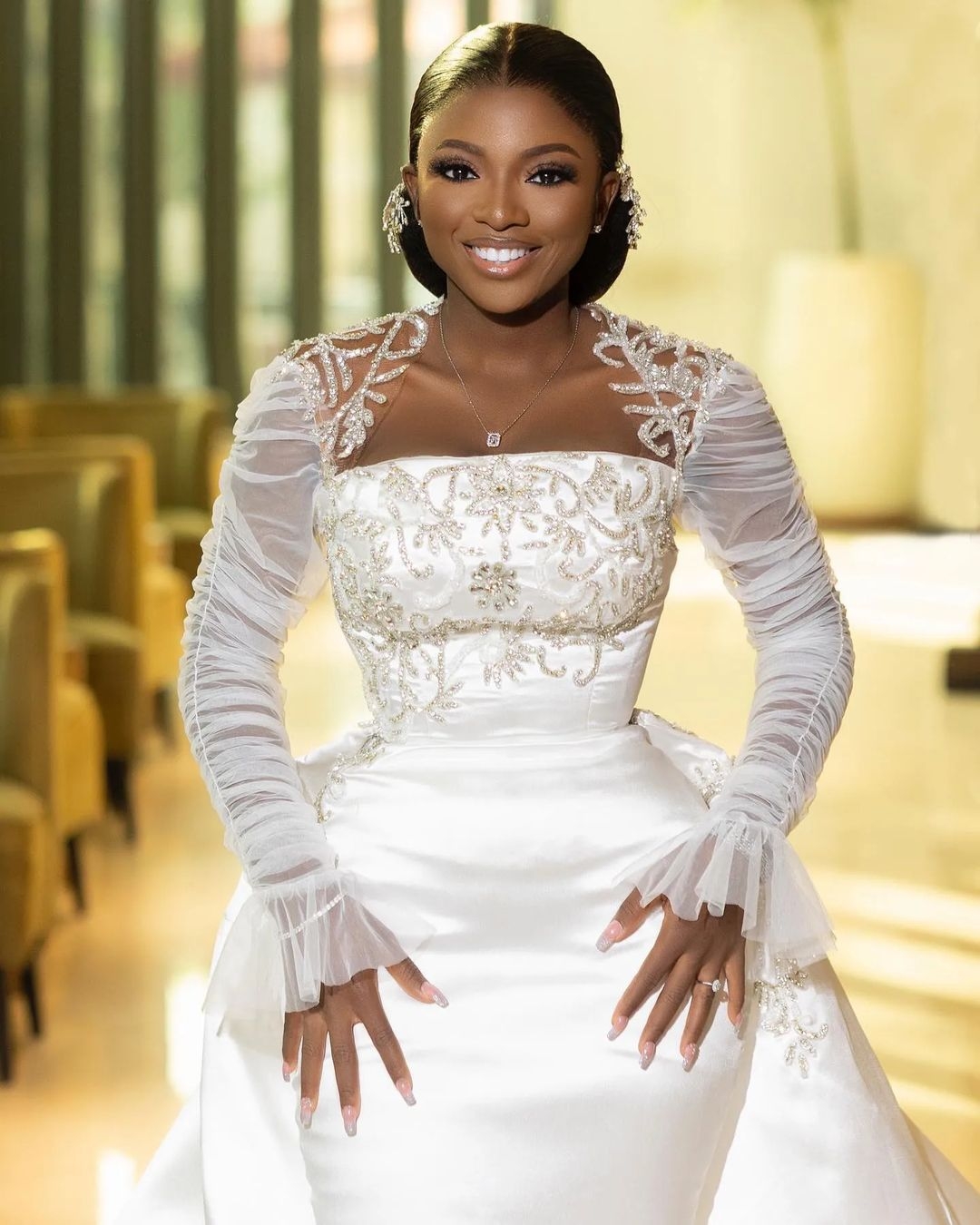 Plus Size Mermaid Wedding Dresses Crystal Beading Long Sleeve Satin Bride Dress With Detachable Tain Bridal Gowns