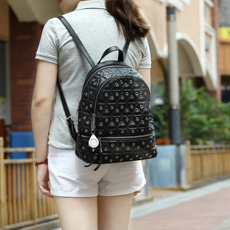 Female Personal Safety Alarm 120dB Self Defense High Decibel Alarm Personal Emergency Safety Equipment Children and Elderly Keychain Alarm