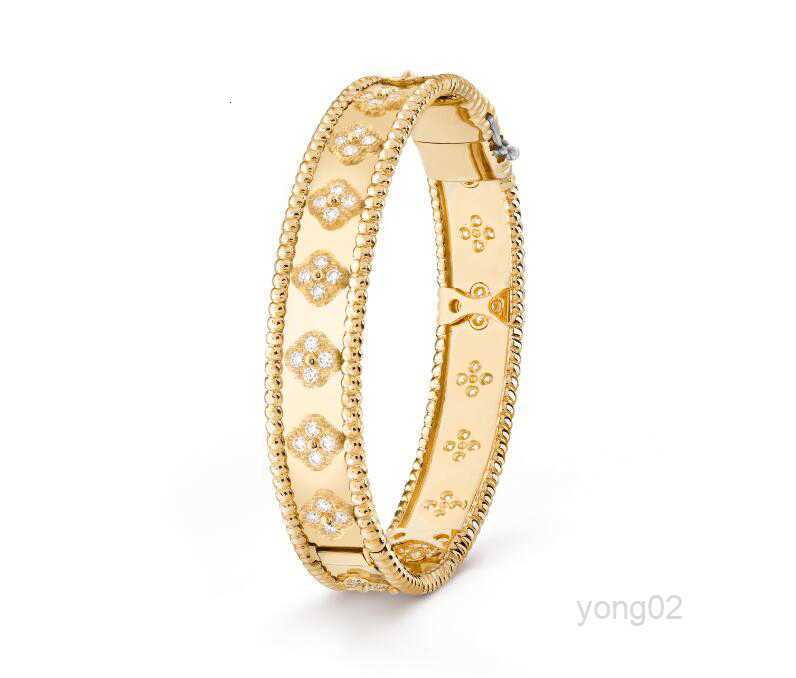 Charm Bracelets Signature Bracelet Vanclee Four-leaf Clover Star Kaleidoscope Three-color Gold for Womens Girls Valentine's Jewelry Bijoux Cjewelers-13re0
Charm Bracelets Signature Bracelet Vanclee Four-leaf Clover Star Kaleidoscope Three-color Gold for Womens Girls Valentine's Jewelry Bijoux Cjewelers-13re0