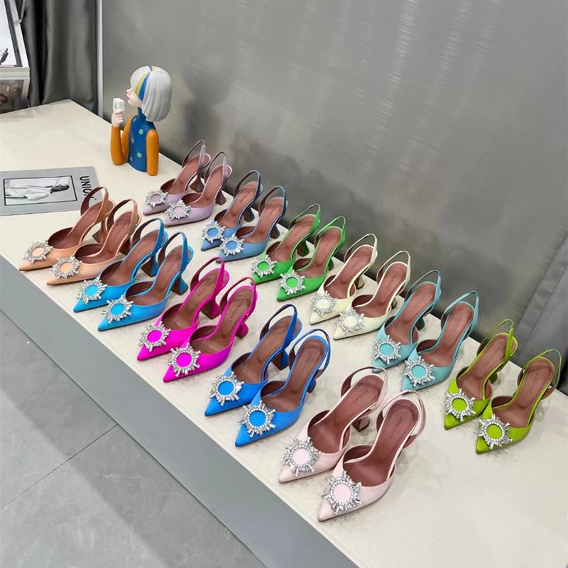 Amina muaddi Begum Crystal-Embellished buckle Pumps shoes spool Heels sandals women's Luxury Designers Dress shoe Evening Slingback sandal 35-42size 10cm, As pic (10cm)
Amina muaddi Begum Crystal-Embellished buckle Pumps shoes spool Heels sandals women's Luxury Designers Dress shoe Evening Slingback sandal 35-42size 10cm, As pic (10cm)